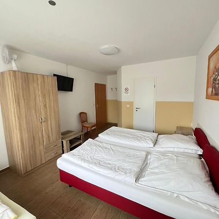 Hotel Restaurant Neffelthal Kerpen  Esterno foto